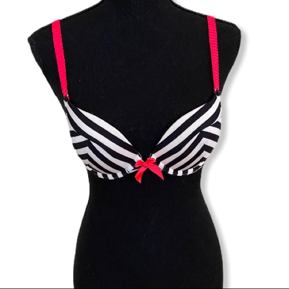 Victoria's Secret Other - Victoria’s Secret Very Sexy Push-up Bra